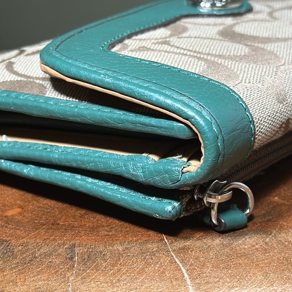 *RARE* COACH Park Signature Checkbook Wallet - Picture 7 of 16